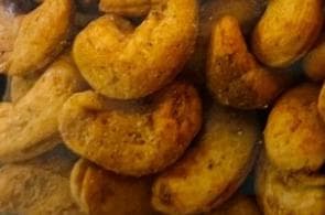 Spicy devilled cashew nuts coated in red chili seasoning
